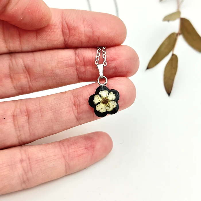 Náhrdelníky - Tavoľník 9