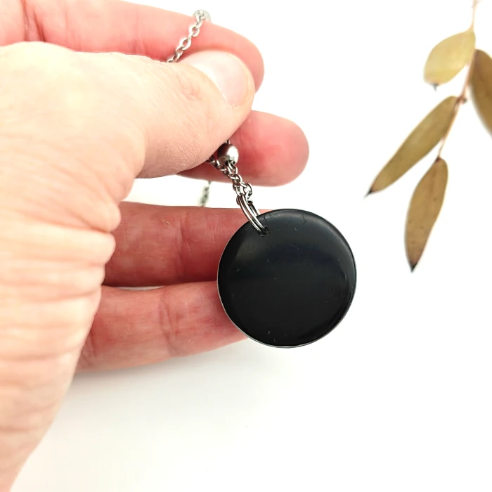 Sedmokráska na čiernom