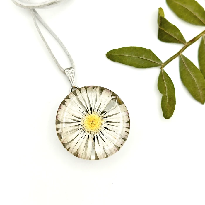 Náhrdelníky - Sedmokráska 10