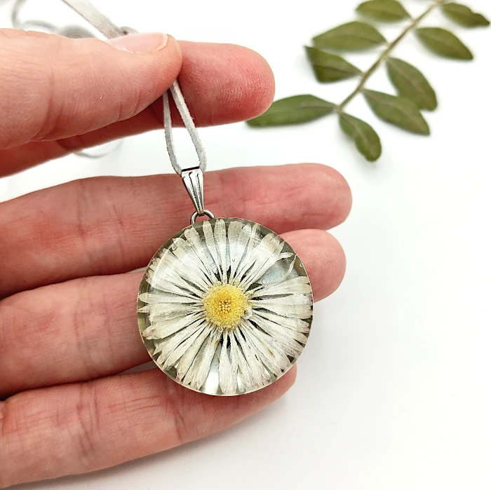 Náhrdelníky - Sedmokráska 10