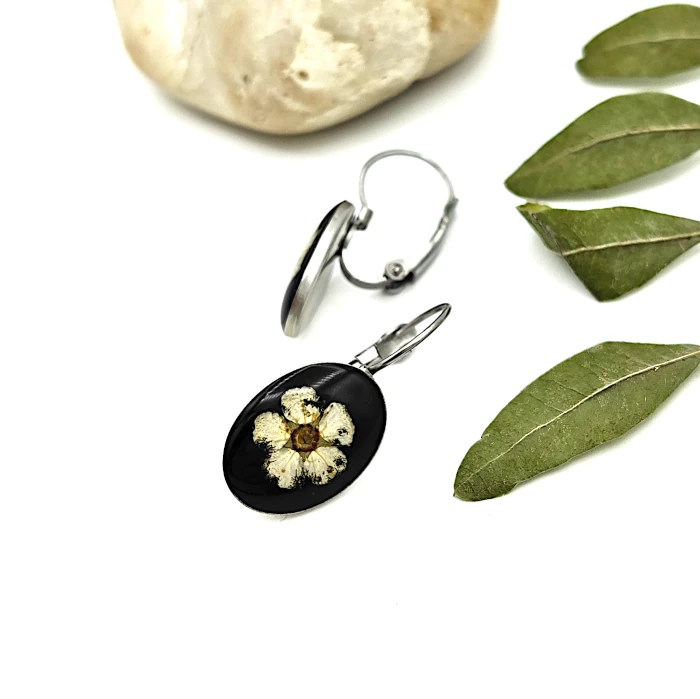 Tavoľníky na čiernom 9