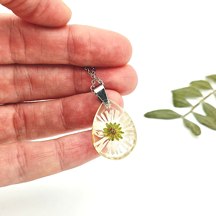 Náhrdelníky - Sedmokráska v kvapke