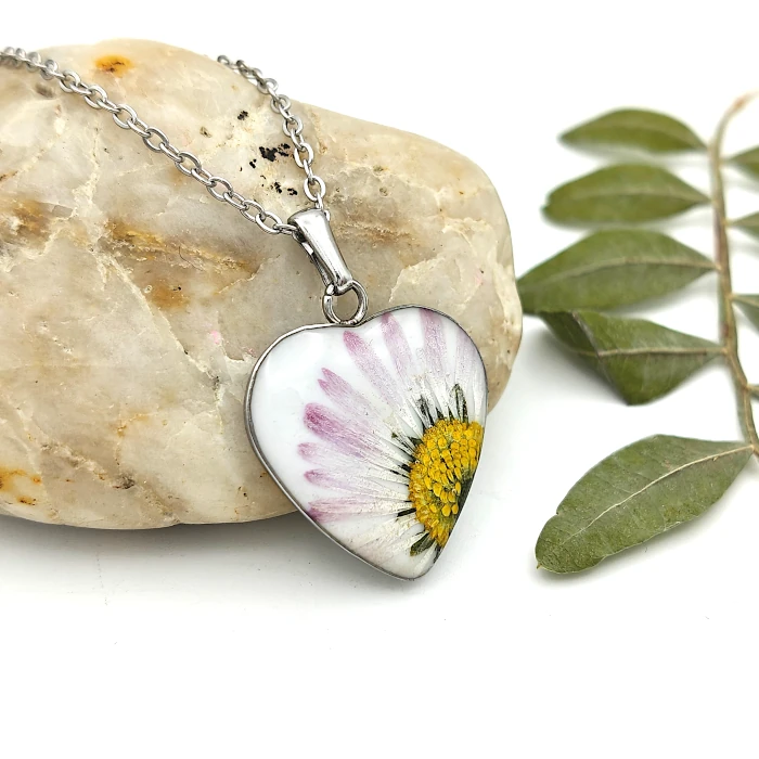 Náhrdelníky - Sedmokráska v srdci 5