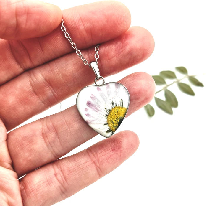 Náhrdelníky - Sedmokráska v srdci 5