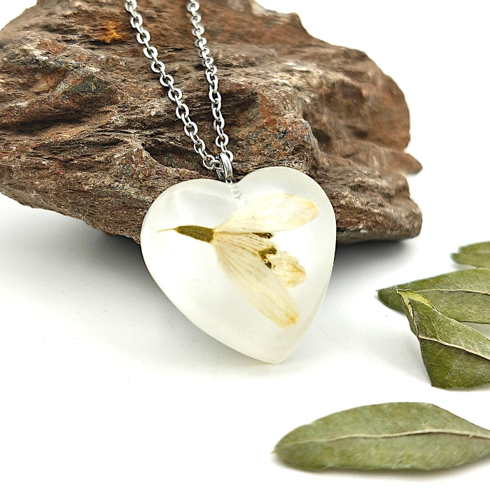 Náhrdelníky - Snežienka v srdci