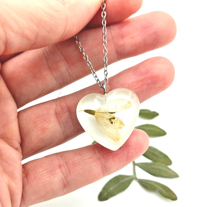 Náhrdelníky - Snežienka v srdci