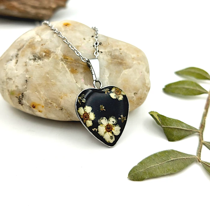 Náhrdelníky - Čierne srdiečko