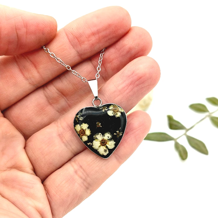 Náhrdelníky - Čierne srdiečko