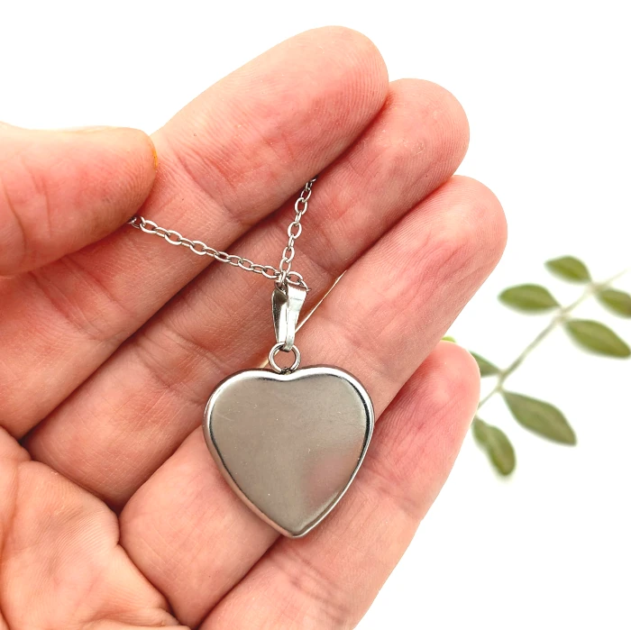 Náhrdelníky - Čierne srdiečko